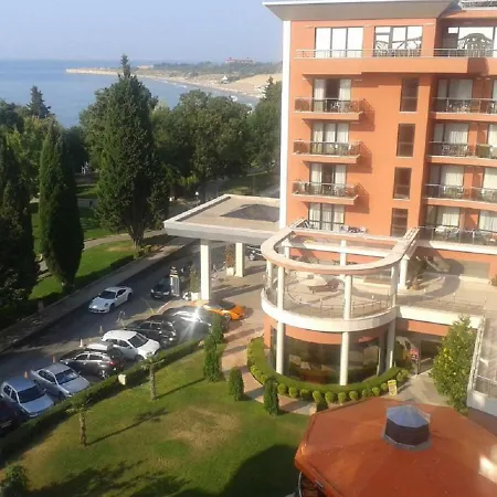 Sea View & Beach Apartment *