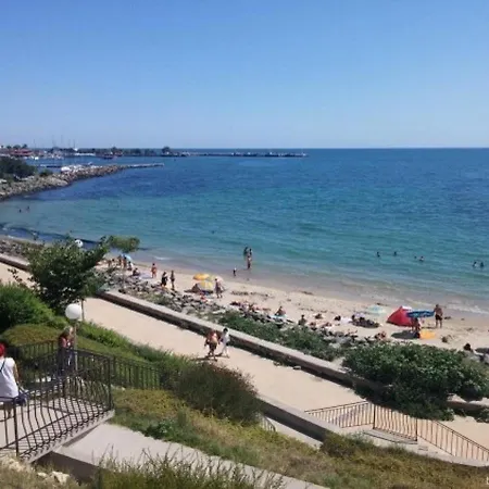 Sea View & Beach Apartment *