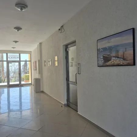 Apartment Sea View &